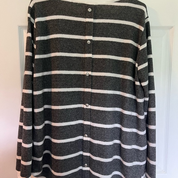 Pink Clover Sweater - Picture 2 of 3